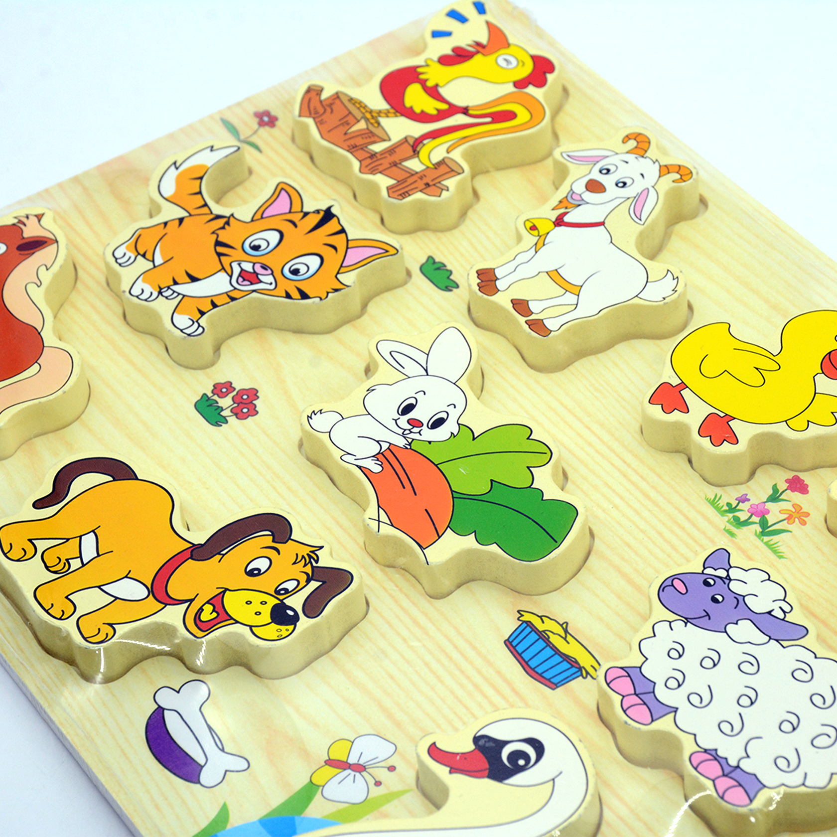 WOODEN PUZZLE BOARD- FARM ANIMALS
