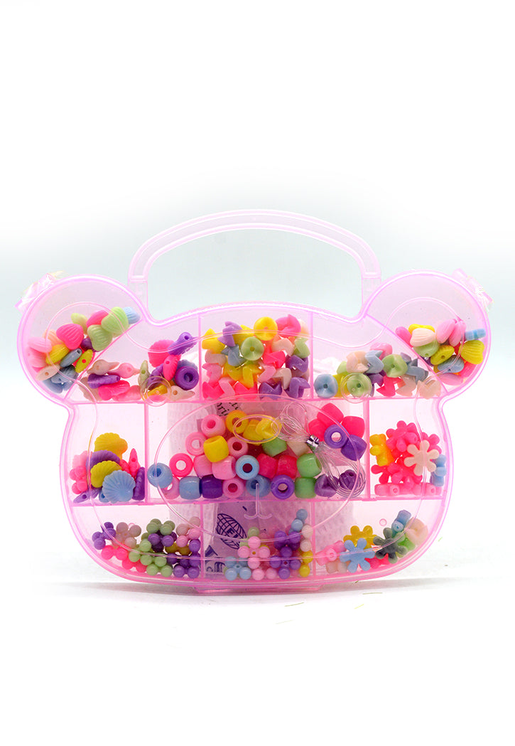 خرز مختلف الاشكال والاحجام في علبة بلاستيكية