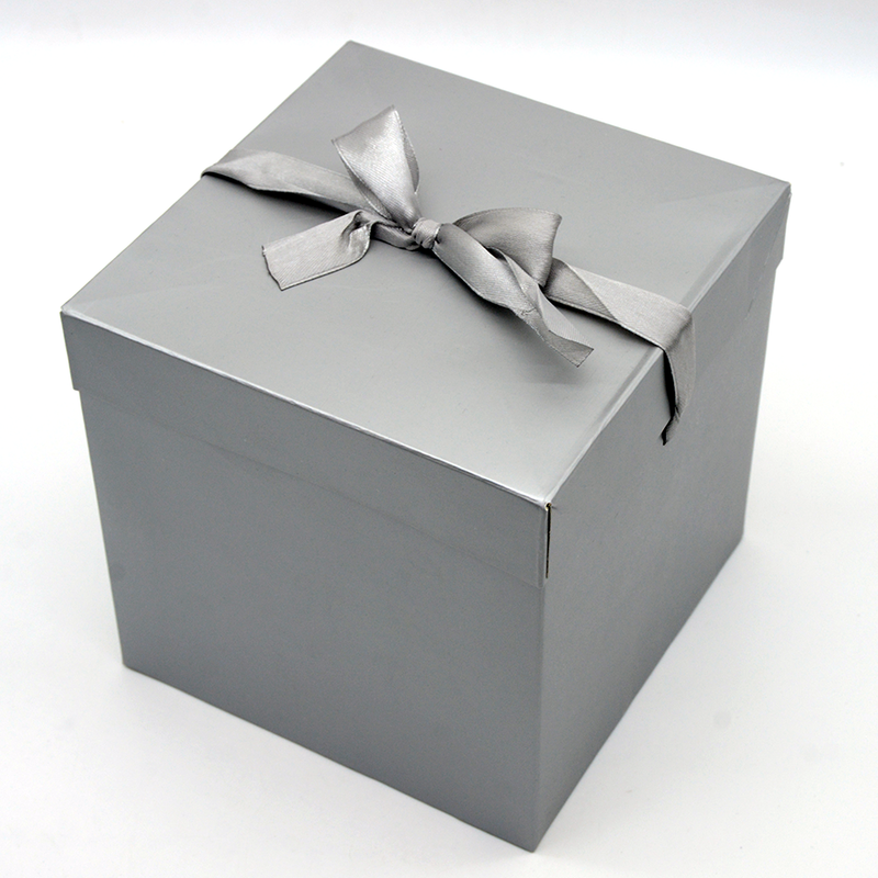 GIFT BOX SILVER 10X10X10CM W/RIBBON HANDLE