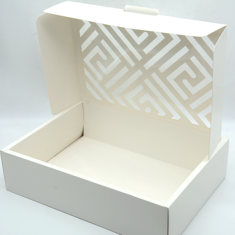 WHITE BOX W/WINDOW LASER CUT DESIGN 25X35X9CM