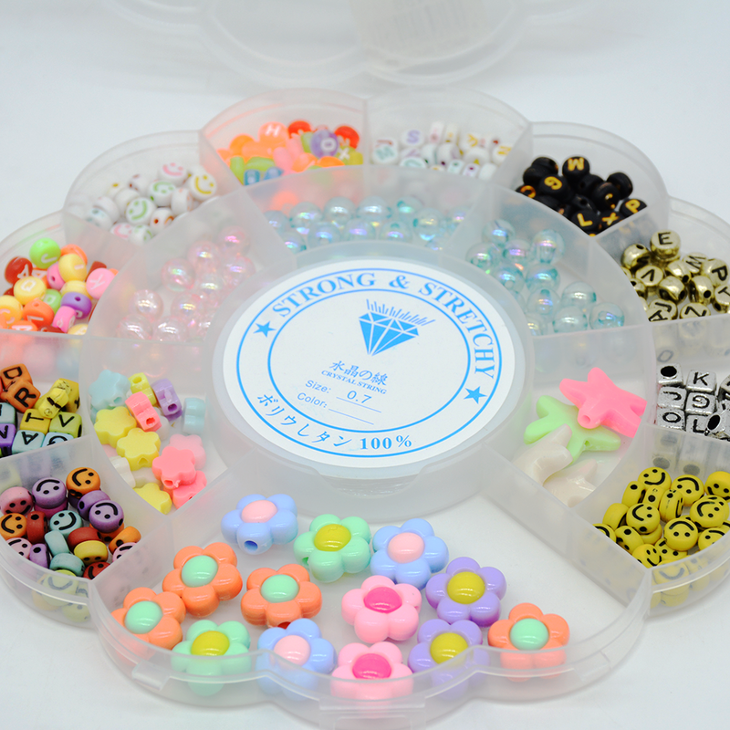 DIY BEADS SET IN ROUND PLASTIC BOX Y488