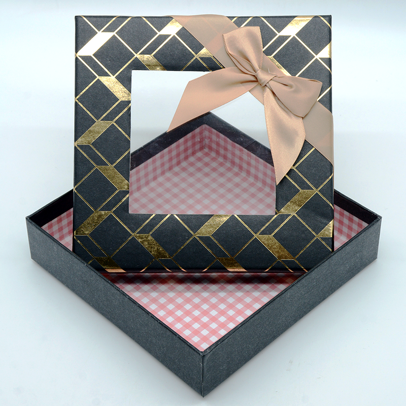 CHOCLATE GIFT BOX 17X17X4CM BLACK+GOLDEN